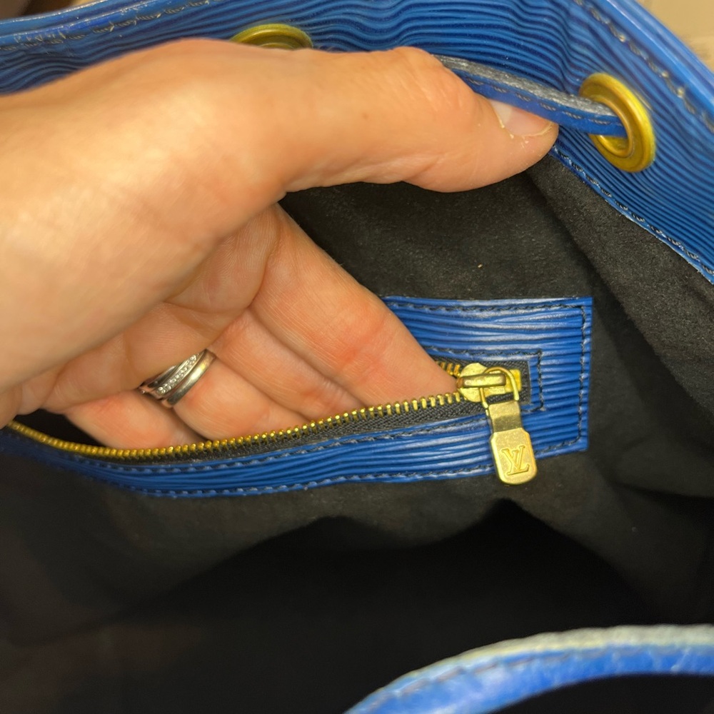 Louis Vuitton Auth Blue Epi Noe GM Leather Drawstring Shoulder Bag VTG ‘81, EUC - Picture 13 of 17